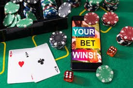 Myanmar ကစားသမားများ 598slot တွင် အွန်လိုင်း ကတ်ဂိမ်းများ ကစားနေသောပုံ